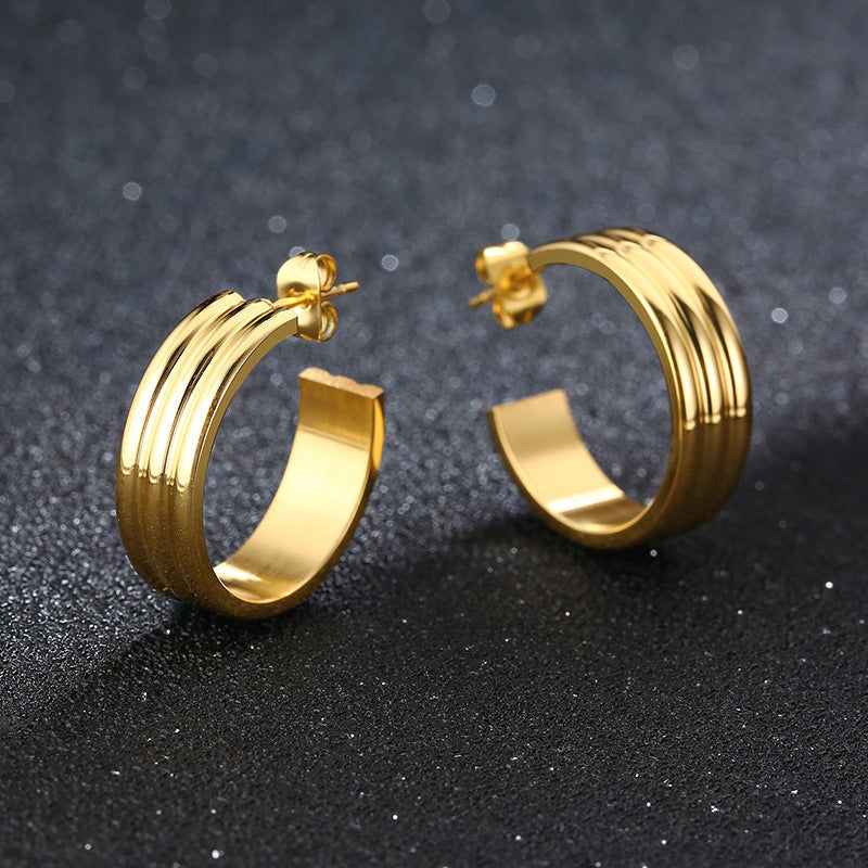 Curved Earrings Gold